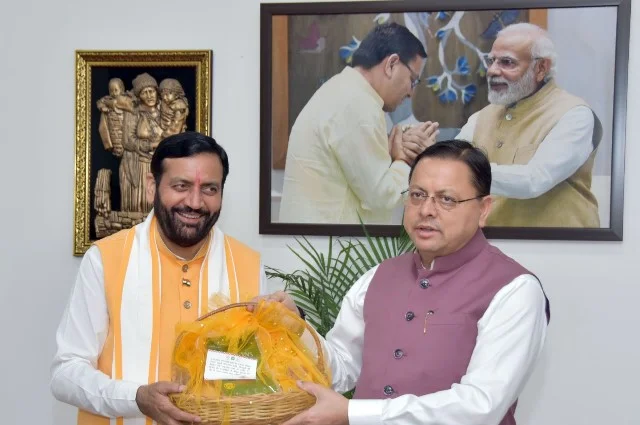 हरियाणा-उत्तराखंड सीएम का शिष्टाचार संवाद