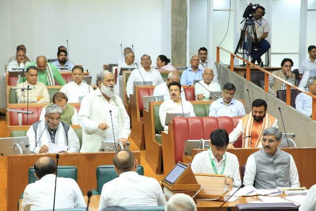 अनिल विज के प्रस्ताव पर सदन ने दो मिनट मौन रखकर दी श्रद्धांजलि