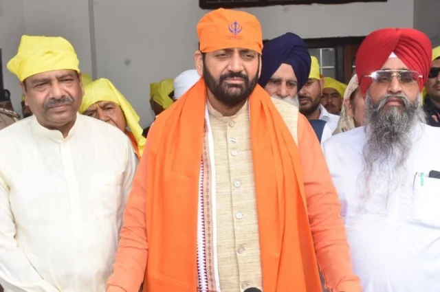 नाडा साहिब में शीश नवाकर CM सैनी ने मीडिया से की बातचीत