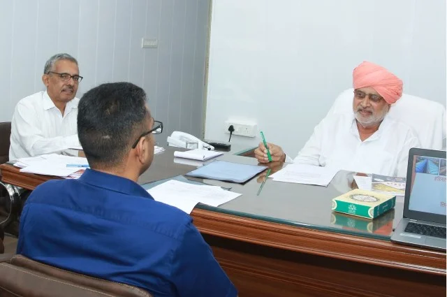 गोबर गैस प्लांट और दुग्ध उत्पादों के विकास पर जोर