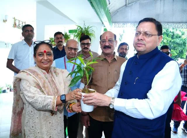 सीएम धामी व स्पीकर खंडूरी के बीच विधानसभा सत्र को लेकर हुई चर्चा