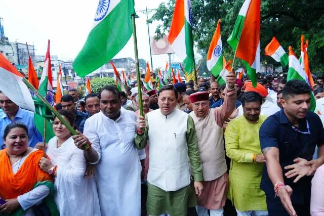 सीएम धामी के नेतृत्व में तिरंगा यात्रा, गाँधी पार्क में दिखा राष्ट्रीय उत्साह