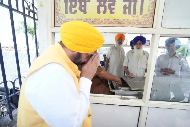 सीएम मान ने गुरुद्वारा फतेहगढ़ साहिब में की प्रार्थना