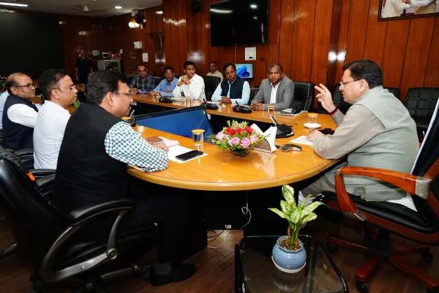 आपदा प्रबंधन रणनीति पर सीएम धामी और केंद्रीय टीम की बैठक