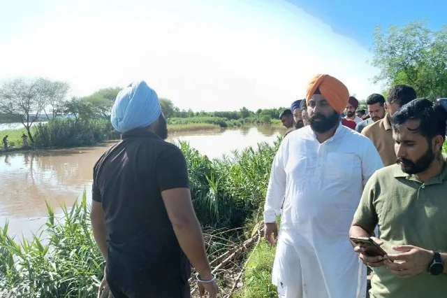 भारी वर्षा से प्रभावित क्षेत्रों में राहत व बचाव कार्य जारी