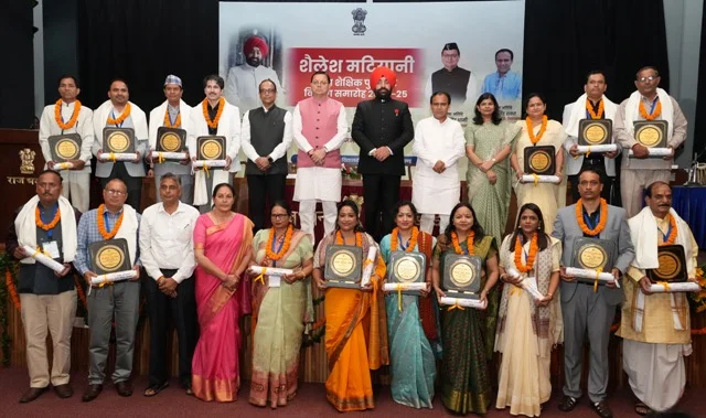 शिक्षक दिवस: राज्यपाल-सीएम ने शिक्षकों को प्रदान किए पुरस्कार