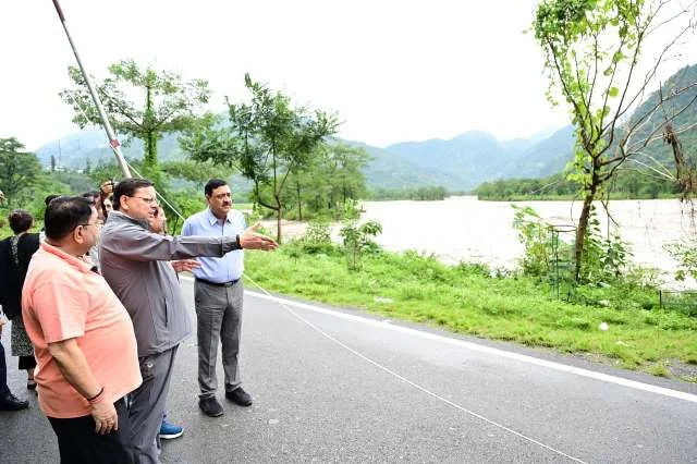 सीएम धामी ने अधिकारियों को राहत कार्य तेज करने के निर्देश दिए