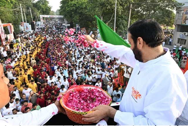 हरियाणा के सीएम सैनी ने मैराथन दौड़ में युवाओं का बढ़ाया हौसला