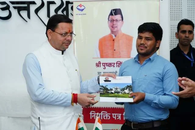 उत्तराखंड के राजस्व विभाग में नई नियुक्तियां, सीएम ने किए नियुक्ति पत्र प्रदान