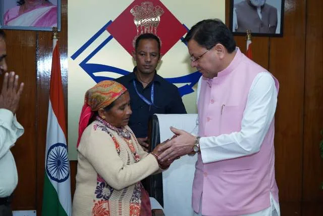 दुर्घटनाग्रस्त उपनल कर्मियों के परिजनों को मिली 50-50 लाख की राहत राशि