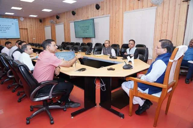 धामी सरकार ने सड़कों को गड्ढा मुक्त बनाने की मुहिम को दिया नया जोर