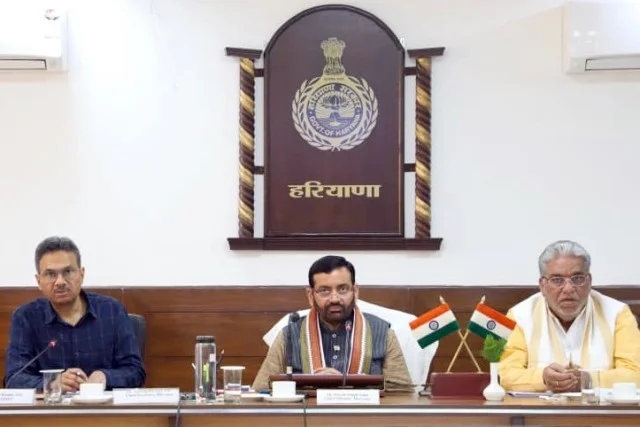 सीएम ने अधिकारियों को दिए निर्देश, हर पखवाड़े समीक्षा सुनिश्चित करें