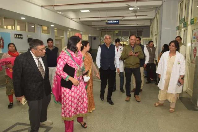 ACS राजपाल ने पंचकूला अस्पताल में स्वास्थ्य सेवाओं की स्थिति का लिया जायजा