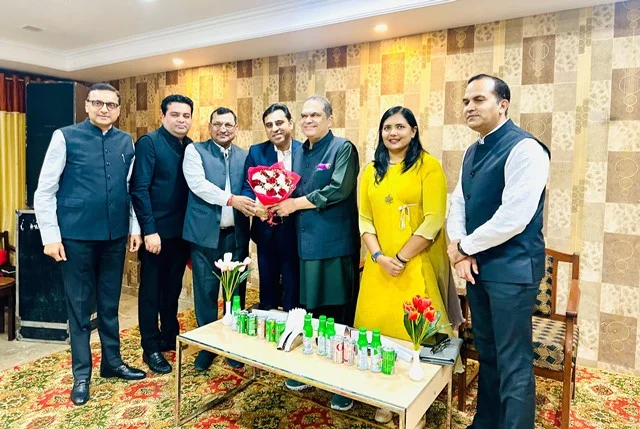 उद्योगपतियों के साथ बैठक में विकास योजनाएँ व चुनौतियाँ पर हुई बातचीत