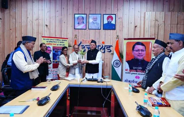 “नवीन राजनीतिक इतिहास” पुस्तक लॉन्च, उत्तराखंड की क्रमिक प्रगति पर विस्तृत विवरण