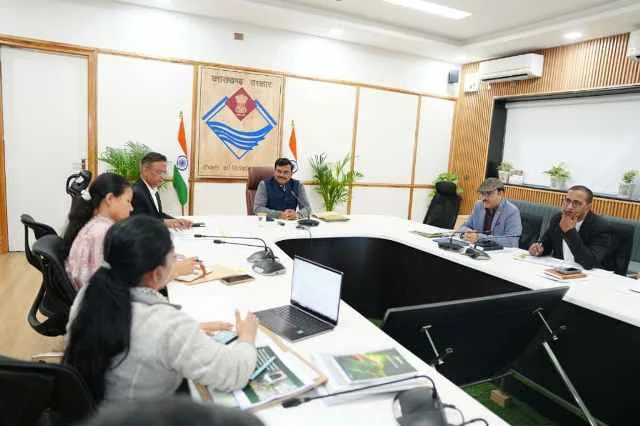 मुख्य सचिव ने विभागों को दिए निर्देश—नदी किनारे सुरक्षात्मक उपायों में तेजी लाएं