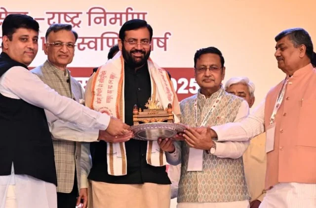 मुख्यमंत्री सैनी का संदेश – समर्पण और निष्ठा से फैलाएं आर्य समाज के विचार