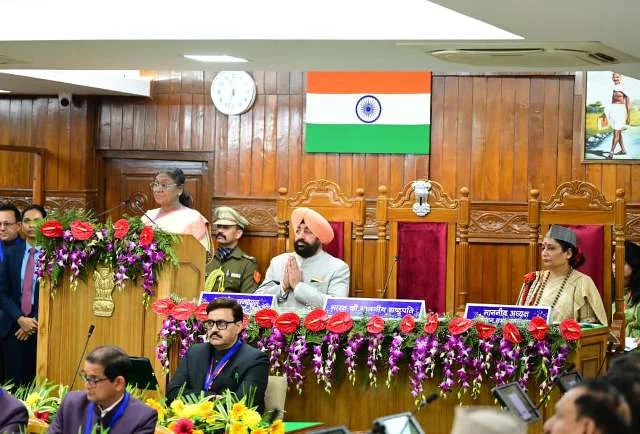 विधानसभा के विशेष सत्र में राष्ट्रपति मुर्मू ने राज्य की उपलब्धियों की सराहना की