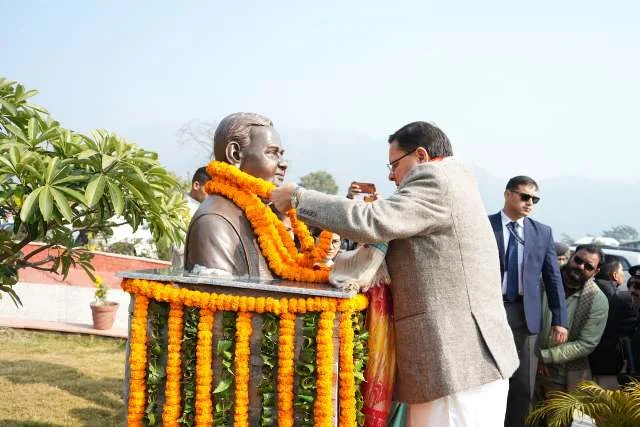 लोकतांत्रिक मूल्यों और राष्ट्रनिष्ठा के प्रतीक थे अटल सीएम धामी