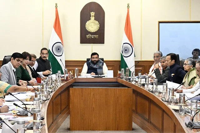 राज्य की मेगा योजनाओं की निगरानी बढ़ाने के निर्देश