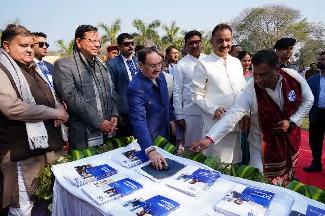 छात्रों को मानव निर्माण और उत्तरदायित्व का संदेश, दीक्षांत समारोह में दिग्गजों की मौजूदगी