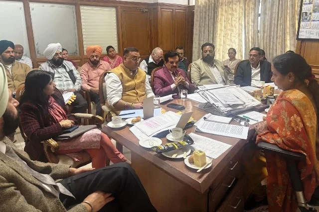 मंत्री डॉ. बलजीत कौर ने योजनाओं के बेहतर क्रियान्वयन के दिए निर्देश
