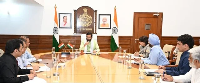 स्वास्थ्य सेवाओं की समीक्षा में सख्त निर्देश