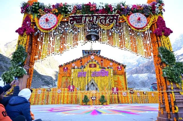 आस्था और श्रद्धा के माहौल में शुरू हुई केदारनाथ धाम की वार्षिक यात्रा