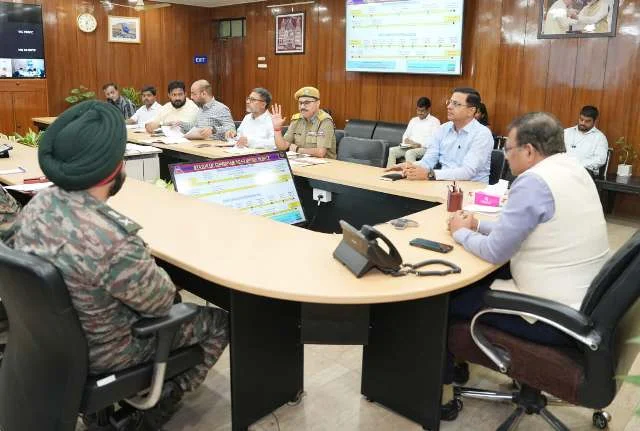 चारधाम यात्रा से पहले सड़क सुधार कार्य तेज करने पर जोर