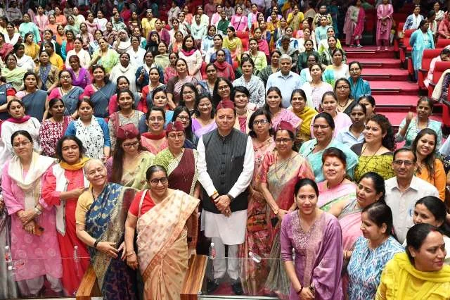 नारी शक्ति वंदन सम्मेलन - धामी ने महिलाओं के सशक्तिकरण पर जोर दिया