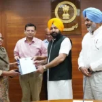 पंजाब में राजस्व विभाग के अधिकारियों को पदोन्नति पत्र सौंपे गए