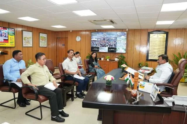 उपभोक्ताओं को राहत देने के लिए खाद्य आपूर्ति व्यवस्था पर सरकार सतर्क