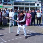 जनपद भ्रमण के दौरान मुख्यमंत्री ने क्रिकेट मैदान का उद्घाटन किया