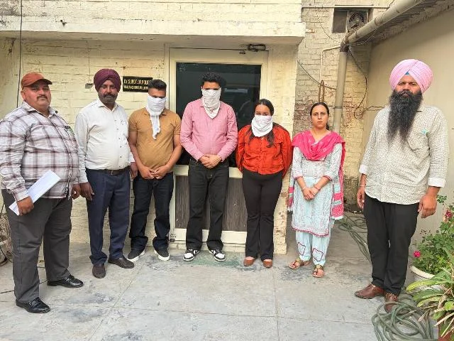 पंजाब में भ्रष्टाचार पर शिकंजा, बिजली विभाग के कर्मचारी रिश्वत लेते पकड़े गए