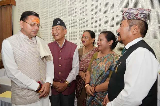 मुख्यमंत्री आवास में आयोजित जनसुनवाई में बड़ी संख्या में लोग पहुंचे