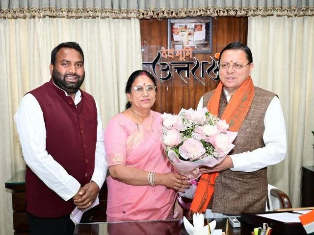 मुख्यमंत्री आवास में राजनीतिक और विकास संबंधी मुद्दों पर हुई चर्चा