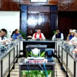 मुख्यमंत्री घोषणाओं की समीक्षा में लापरवाही पर सख्त चेतावनी