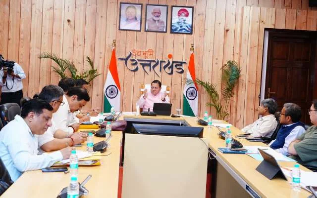 मुख्यमंत्री धामी ने अधिकारियों को समयबद्ध और प्रभावी कार्रवाई सुनिश्चित करने को कहा