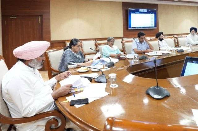 राज्य विकास को रफ्तार देने के लिए वित्त मंत्री ने की विस्तृत समीक्षा