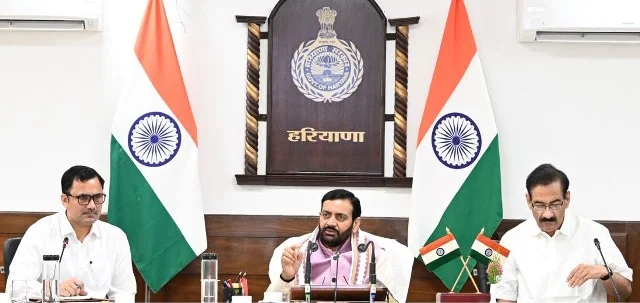 CM ने सुशासन और बेहतर सेवा वितरण के लिए तेज़ी से कार्य करने के दिए निर्देश