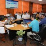 अवसंरचना परियोजनाओं में तेजी लाने के लिए मासिक और दस-दिवसीय समीक्षा के निर्देश