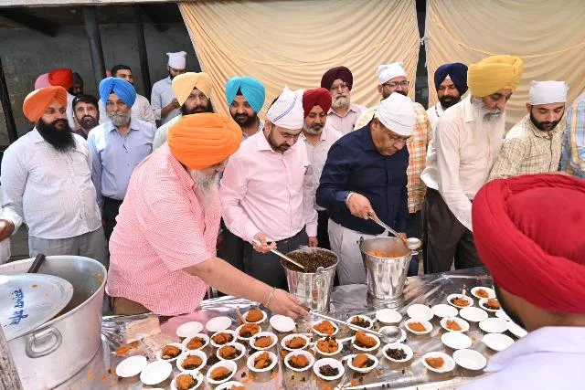 गुरु साहिब की शिक्षाओं से प्रेरित होकर विभाग ने किया सेवा और परोपकार का आयोजन