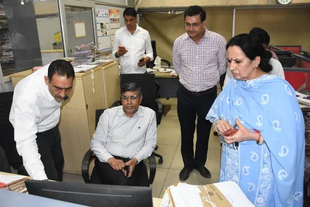 प्रशासनिक व्यवस्था को दुरुस्त करने के लिए शिक्षा मंत्री ने परखी विभागीय तैयारियां