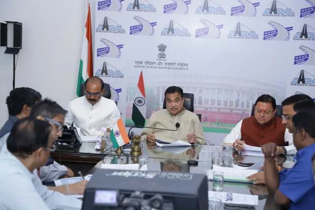 सड़क और आधारभूत ढांचे के विकास को गति देने के लिए धामी ने रखे कई अहम प्रस्ताव