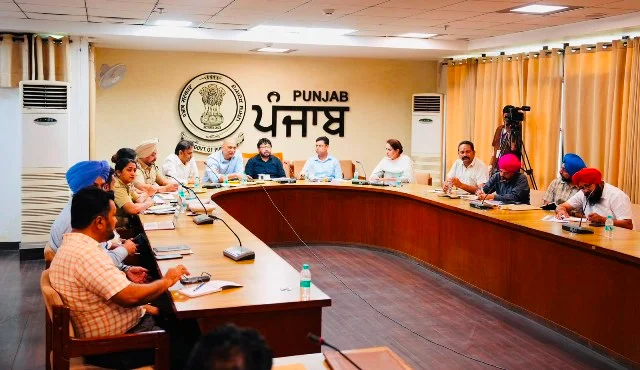 NRI कल्याण को लेकर पंजाब सरकार सक्रिय, मंत्री रवजोत सिंह ने शिकायतों की की समीक्षा